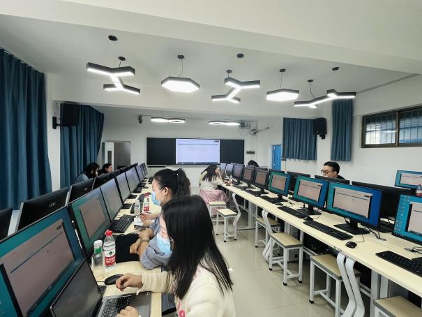 經(jīng)濟管理學院成功舉辦教學軟件培訓活動，助力教育行業(yè)軟件開發(fā)應用