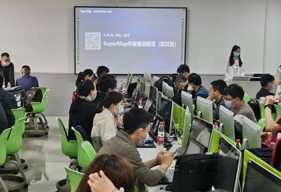 武漢大學GIS教學與應用創(chuàng)新中心與超圖軟件攜手舉辦開發(fā)者訓練營，推動教育行業(yè)軟件開發(fā)創(chuàng)新